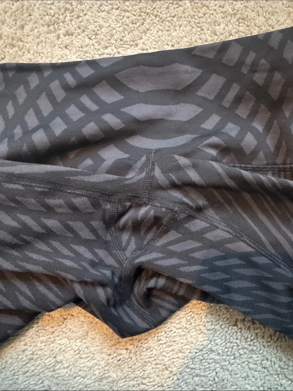 ALO Yoga High-Waist Black Patterned leggings